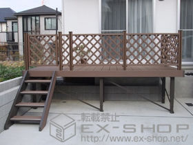 のウッドデッキ リコステージII 単体+ウッドパーティション/開き戸+ステップ　4段仕様 施工例