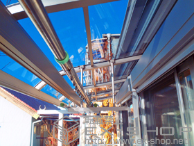 のバルコニー・ベランダ屋根 ヴェクターテラス R型 屋根タイプ 単体 積雪〜20cm対応+吊下げ物干し 標準 2本入 施工例