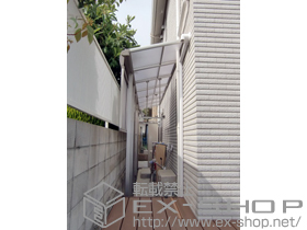 のテラス屋根 ヴェクター F型 テラスタイプ 連棟 積雪〜20cm対応+吊り下げ物干し 標準 2本入+ヴェクター 前面パネル 施工例