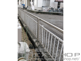 のフェンス・柵 レスティナメッシュフェンス2型 自由柱施工 施工例