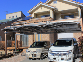 のカーポート マルチスクエア アール屋根3台 積雪〜20cm対応 施工例