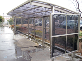 のサイクルポート・駐輪場 カーブパークシグマIII パネル3面囲い 積雪〜20cm対応 施工例