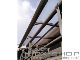 のバルコニー・ベランダ屋根 プレシオステラス R型 屋根タイプ 単体 積雪〜20cm対応+吊り下げ式物干し　標準2本入 施工例