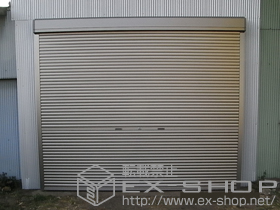 のガレージシャッター ガレージシャッタークワトロ 手動式 外部付タイプ 施工例