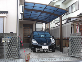 のカーポート レイナポート 積雪〜20cm対応+収納式物干しセット2型 2本入 施工例