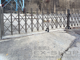 のカーゲート トリップゲート PB型 ノンレール 両開き 70W(35S+35M) 施工例