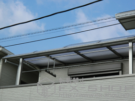 のバルコニー・ベランダ屋根 プレシオステラス R型 屋根タイプ 単体 積雪〜20cm対応+吊り下げ物干し　標準　2本入 施工例