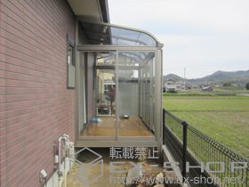 のテラス囲い・サンルーム ほせるんですII R型 床納まり 積雪〜20cm対応+吊り下げ物干し　標準 ワイド　2本入/網戸(正面) 施工例