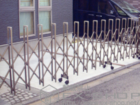 のカーゲート トリップゲート PB型 ノンレール 両開き 施工例