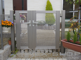 の門扉 プリレオ R1型 両開き親子　門柱使用 施工例