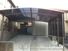 のカーポート カーブポートシグマIII ワイド 積雪〜30cm対応+カーブポートシグマIII サイドパネル+収納式物干し 標準タイプ 2本入り 施工例