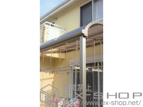 のテラス屋根 ライザーテラスII R型 テラスタイプ 単体 積雪〜20cm対応+吊り下げ式物干し 標準 2本入り×2セット 施工例