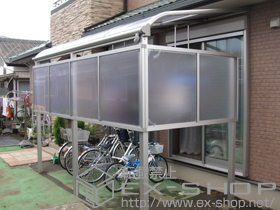 のテラス屋根 ヴェクター R型 テラスタイプ 単体 積雪〜20cm対応+前面パネル+側面パネル+吊り下げ物干し 標準 2本入 施工例