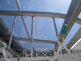 のバルコニー・ベランダ屋根 ヴェクターテラス R型 積雪対応〜20?+吊り下げ物干し　2本入 施工例