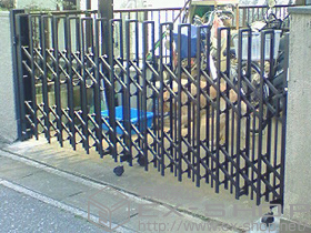 のカーゲート トリップゲート ペットガード型 ノンレール 片開き 30S 施工例