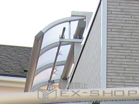 のバルコニー・ベランダ屋根 ヴェクターテラス R型 屋根タイプ 単体　積雪〜20cm対応+吊り下げ物干し　標準　2本入 施工例