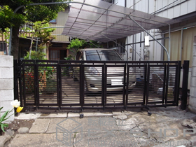 のカーゲート エクスライン伸縮ゲート1型 ノンレール 片開き 施工例