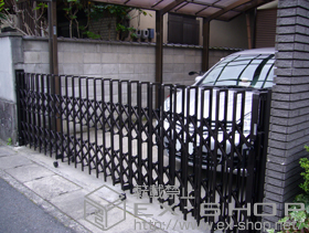 のカーゲート トリップゲート ペットガード型 ノンレール 片開き 施工例