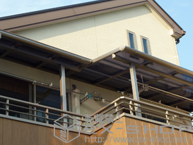 のバルコニー・ベランダ屋根 パワーアルファ F型 屋根タイプ 単体 積雪〜30cm対応+前枠側出幅違い納まり部材+追加部材+吊り下げ物干し 標準 2本入り 施工例
