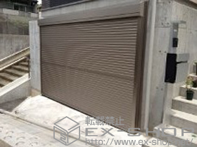 のガレージシャッター ガレージシャッタークワトロ 手動式 外部付タイプ 施工例