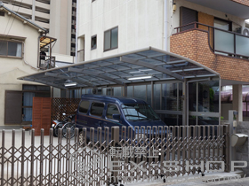 のカーポート レイナポート 縦連棟 積雪〜20?対応+縦連棟 サイドパネル+収納式物干しセット2型×2 施工例