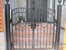 の門扉 ディズニー門扉ミッキーA型 両開き 丸門柱仕様 施工例