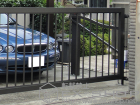 のフェンス・柵 ハイグリッドフェンスN1型 間仕切りタイプ 施工例