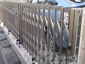 のカーゲート アルシャインII PG型R(ペットガード) Aタイプ センターレール 両開き親子 施工例