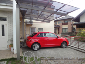 のカーポート エックスルーフ 前下がり 積雪〜30cm対応+エックスルーフ 収納式サポート+エックスルーフ 柱ガードセット 施工例