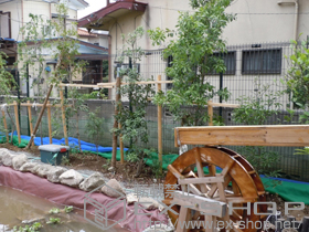 のフェンス・柵 ハイグリッドフェンス剣先2型 フリーポールタイプ 施工例