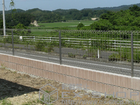 のフェンス・柵 イーネットフェンス1F型 自由柱タイプ 施工例