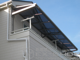 のバルコニー・ベランダ屋根 ライザーテラスII F型 ルーフタイプ 連棟 積雪〜20cm対応 施工例