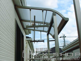 のバルコニー・ベランダ屋根 ライザーテラスII R型 屋根タイプ 単体 積雪〜20cm対応+吊下げ物干し 標準2本入 施工例