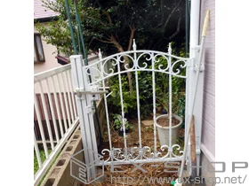 LIXIL リクシル(TOEX)の門扉 ユーフォス門扉 3型 片開き 75角門柱使用 施工例