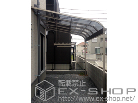 のテラス屋根 ライザーテラスII R型 テラスタイプ 単体 積雪〜20cm対応+吊り下げ物干し　標準 ワイド　2本入 施工例