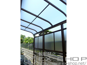 のテラス屋根 ヴェクターテラス R型 テラスタイプ 単体 積雪〜20cm対応+ヴェクターテラス 前面パネル 施工例