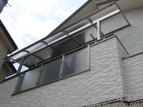 のバルコニー・ベランダ屋根 ヴェクターテラス R型 屋根タイプ 単体　積雪〜20cm対応+吊り下げ式物干し　標準　2本入り 施工例