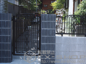 の門扉 ファンタジア門扉4型 片開き 門柱使用 施工例