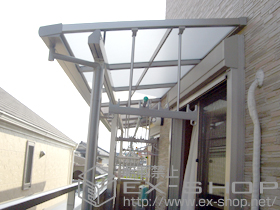 のバルコニー・ベランダ屋根 ライザーテラスII F型 屋根タイプ 単体 積雪〜20cm対応+吊り下げ物干し 標準 2本入 施工例