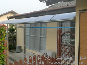 のテラス屋根 プレシオステラス R型 テラスタイプ 連棟　積雪〜20?対応+吊り下げ式物干し 標準 2本入り+1本入り 施工例