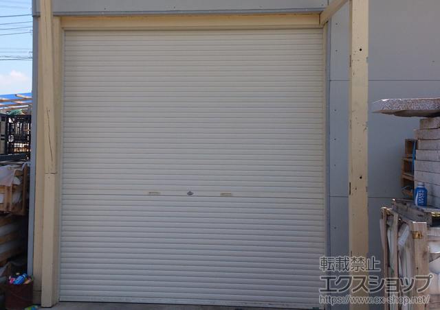 のガレージシャッター ガレージシャッタークワトロ  手動式 木造用内部取付 施工例