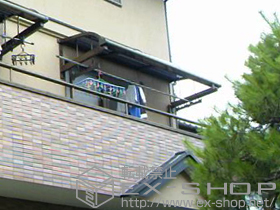 のバルコニー・ベランダ屋根 ライザーテラスII R型  ルーフタイプ 単体 積雪〜20cm対応+吊下げ物干し取付け桟 2本入×2セット+吊下げ物干し ショート2本入 施工例