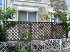 のウッドデッキ リコステージII 単体+ステップ4段+デッキフェンス 施工例