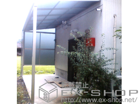 のテラス屋根 ライザーテラスII F型 テラスタイプ 単体 積雪〜30cm対応+ライザーテラスII 側面スクリーン 2段仕様 施工例