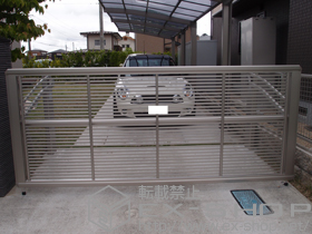 のカーゲート エクスラインアップゲート 1型 手動式 施工例