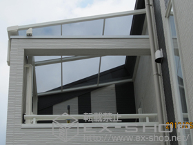 のバルコニー・ベランダ屋根 ライザーテラスII F型 屋根タイプ 単体 積雪〜20cm対応＋壁付け物干し 標準 2本入 施工例