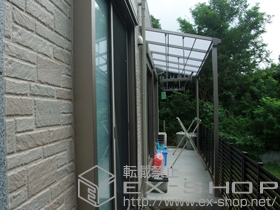 のテラス屋根 ライザーテラスII F型 テラスタイプ 単体 積雪〜20cm対応+吊下げ式物干し 標準 2本入 施工例