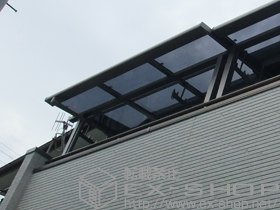 のバルコニー・ベランダ屋根 ライザーテラスII F型 屋根タイプ 単体 積雪〜20cm対応+吊下げ物干し ショート2本入 施工例