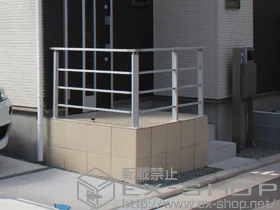 LIXIL リクシル(TOEX)のフェンス・柵・塀 アーキレール＋横桟×6＋横桟取付部品(角柱用)×9 施工例