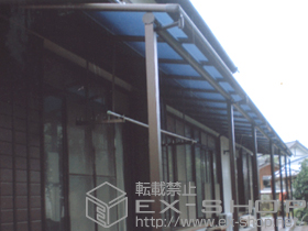 のテラス屋根 ヴェクターテラス F型 テラスタイプ 連棟 積雪〜20ｃｍ対応+ヴェクターテラス 吊り下げ物干し 施工例